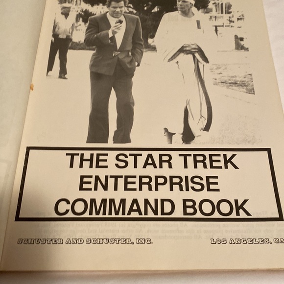Star Trek Enterprise Command Book - Picture 4 of 14